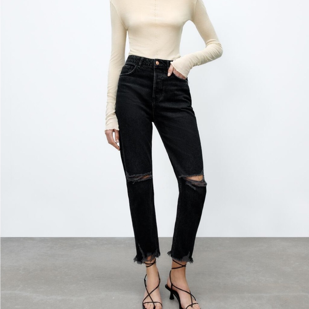 Zara Mom Fit Ripped Jeans - Size 8